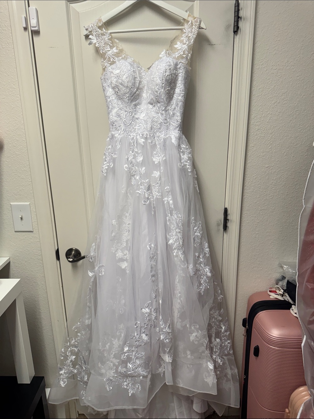 Ivory Lace Appliqué A-Line Bridal Gown